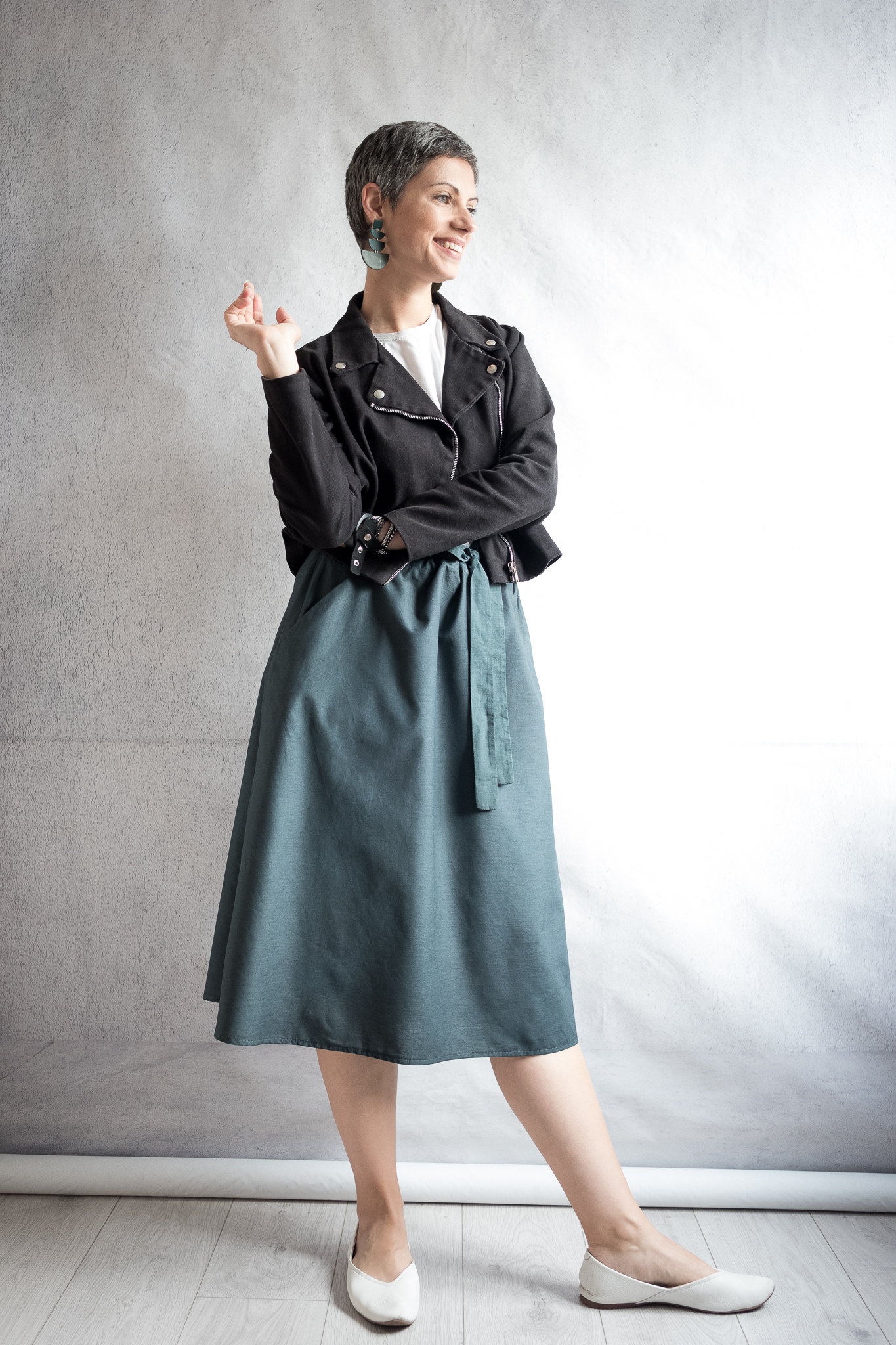 Outfit details: black denim cropped biker jacket, white fitted t-shirt, green A-line skirt with ties; white leather flats; polymer clay earrings.

Skirt made with Fibre Mood Jutta sewing pattern