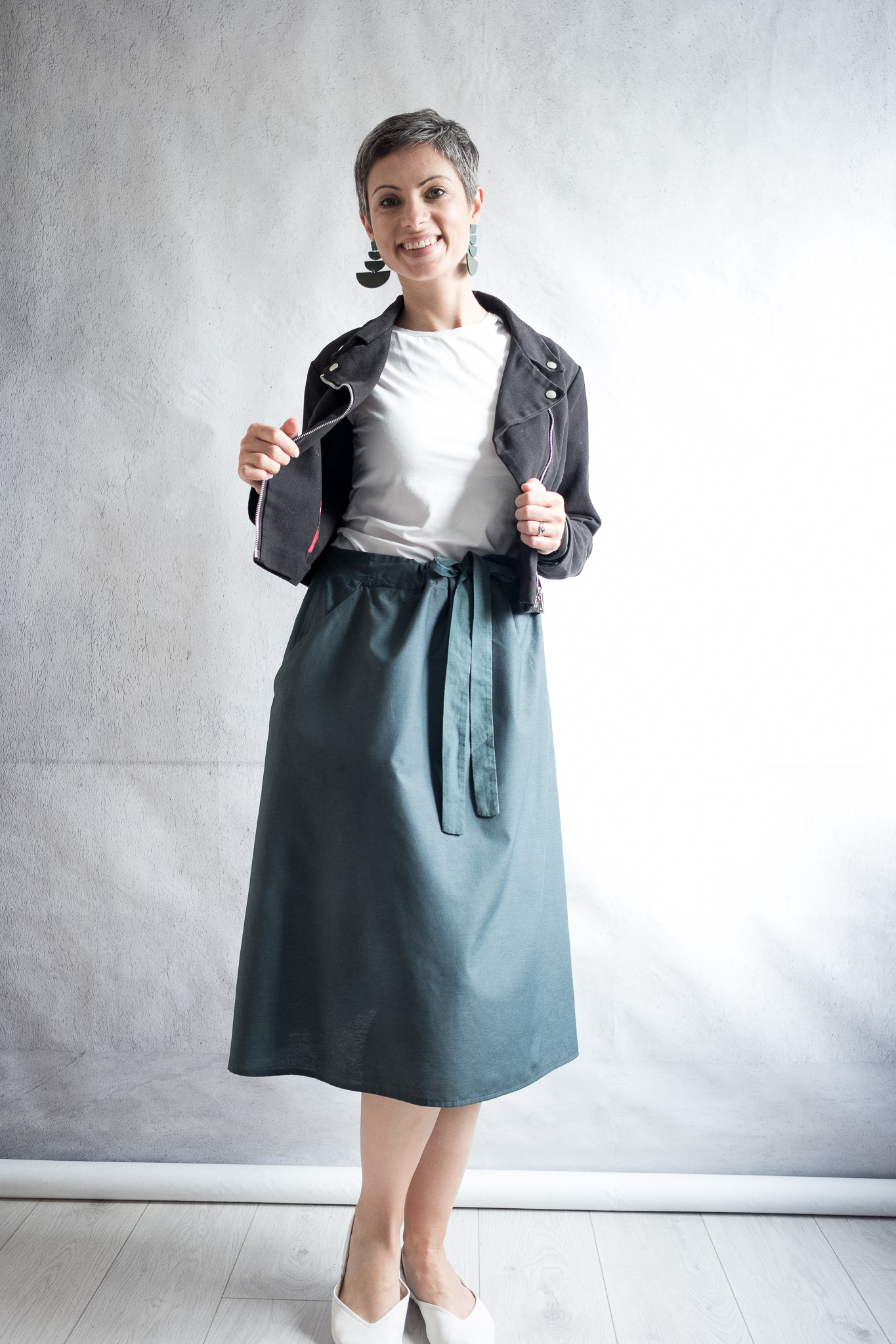 Outfit details: black denim cropped biker jacket, white fitted t-shirt, green A-line skirt with ties; white leather flats; polymer clay earrings.

Skirt made with Fibre Mood Jutta sewing pattern