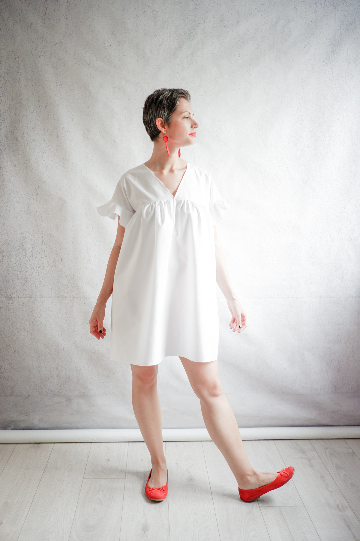 White Babydoll dress with flounce sleeve DIY using Fibre Mood Rosalie