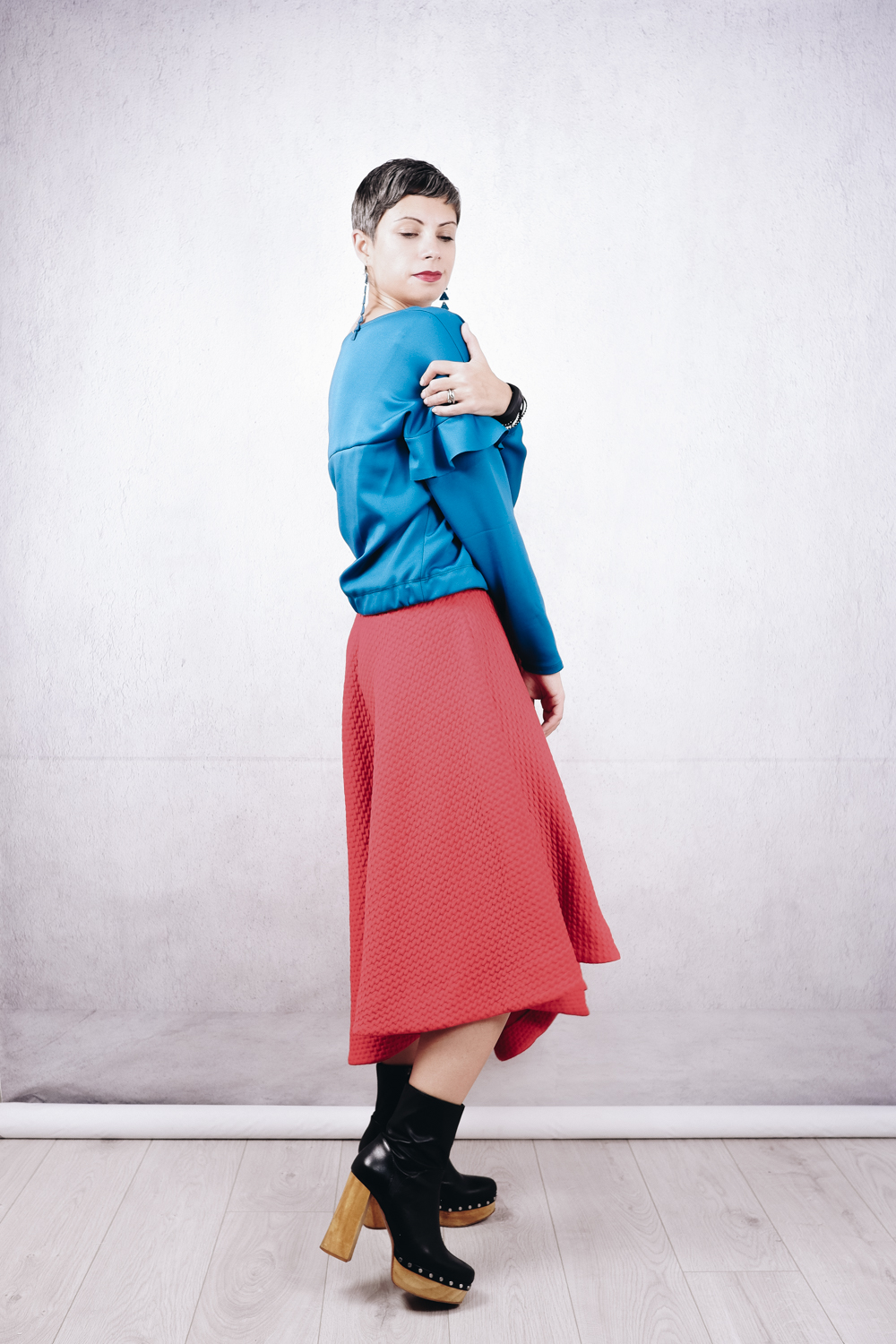 Outfit inspiration: DIY ruffle sleeve scuba sweater, paired with an asymmetric red skirt in textured scuba, wood block heel black leather boots and dangling teal polymer clay earrings.
sewing | diy outfit | styling handmade items